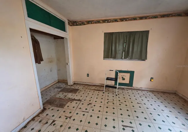 Photo 3 of Single family home for sale at 1265 E Minnesota Ave, Deland, FL 32724 | MLS# FC322432 | Listing updated on 2026-10-30