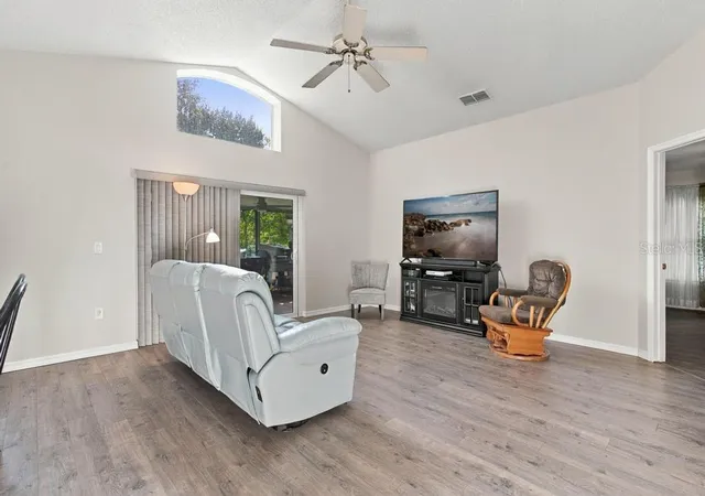 Photo 3 of Single family home for sale at 3017 E Beaumont Ln, Eustis, FL 32726 | MLS# G5119614 | Listing updated on 2026-10-30