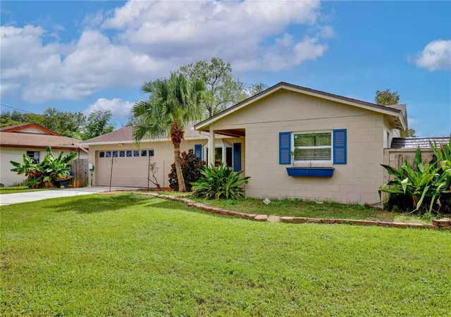 Photo 2 of Single family home for sale at 2032 Lake Christie Dr, Orlando, FL 32809 | MLS# O6453637 | Listing updated on 2026-10-30