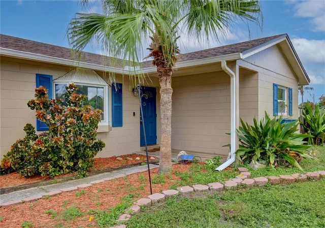 Photo 3 of Single family home for sale at 2032 Lake Christie Dr, Orlando, FL 32809 | MLS# O6453637 | Listing updated on 2026-10-30