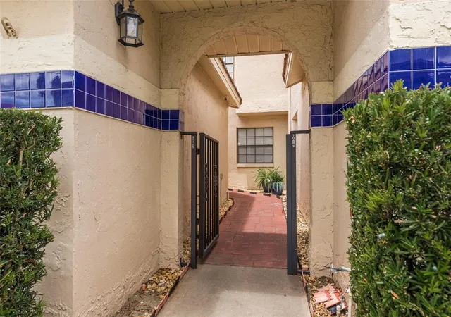 Photo 3 of Townhouse for sale at 10429 La Mirage Ct, Tampa, FL 33615 | MLS# TB8562689 | Listing updated on 2026-10-30