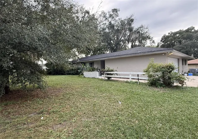 Photo 2 of Single family home for sale at 1 Emerald Ct Dr, Ocala, FL 34472 | MLS# OM734896 | Listing updated on 2026-10-29