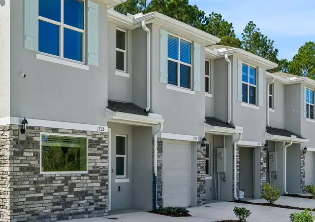 Townhouse for sale at 1680 Sugarwood Loop, DELAND, FL 32724 | MLS# O6453638