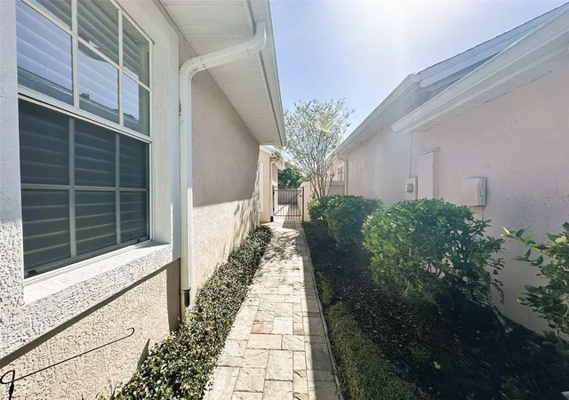 Photo 4 of Single family home for sale at 14342 Tambourine Dr, Orlando, FL 32837 | MLS# O6453654 | Listing updated on 2026-10-30
