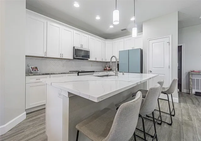 Photo 3 of Single family home for sale at 8510 Dee Cir, Riverview, FL 33569 | MLS# TB8562707 | Listing updated on 2026-10-30