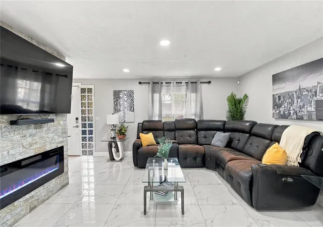 Photo 4 of Single family home for sale at 101 Mitchell Dr, Brandon, FL 33511 | MLS# TB8562732 | Listing updated on 2026-10-30