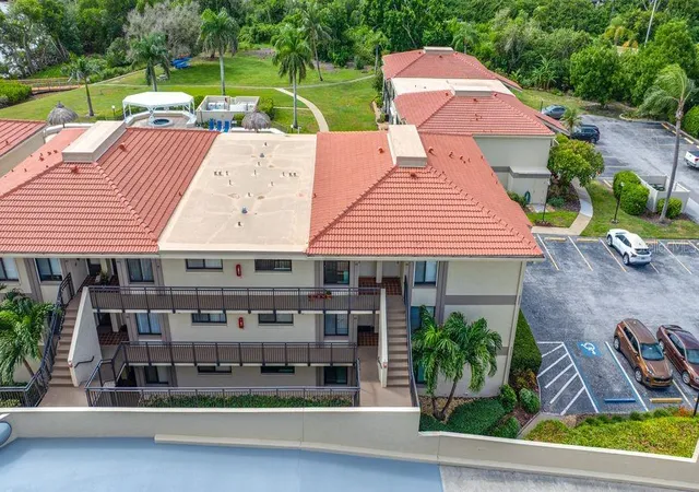 Photo 2 of Condo for sale at 6372 Palma Del Mar Blvd S #319, Saint Petersburg, FL 33715 | MLS# TB8562762 | Listing updated on 2026-10-30