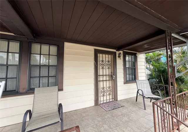 Photo 1 of Single family home for sale at 2933 W Walnut St, Tampa, FL 33607 | MLS# TB8562777 | Listing updated on 2026-10-30