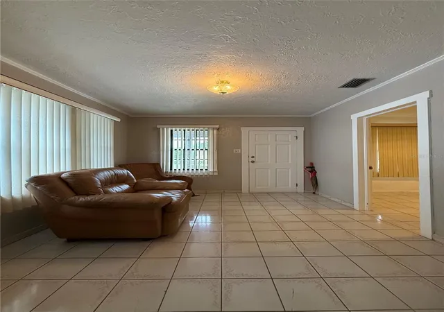 Photo 2 of Single family home for sale at 2933 W Walnut St, Tampa, FL 33607 | MLS# TB8562777 | Listing updated on 2026-10-30
