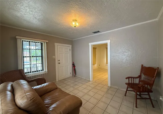 Photo 3 of Single family home for sale at 2933 W Walnut St, Tampa, FL 33607 | MLS# TB8562777 | Listing updated on 2026-10-30