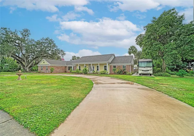 Photo 2 of Single family home for sale at 412 E Oak St, Arcadia, FL 34266 | MLS# A4711300 | Listing updated on 2026-10-30
