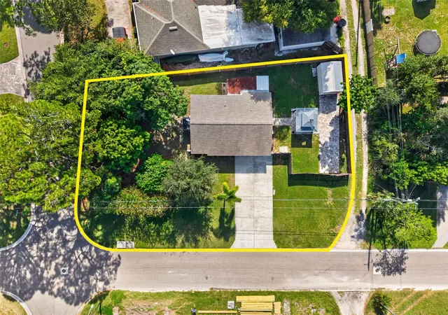 Photo 2 of Single family home for sale at 500 Southwest Blvd N, Saint Petersburg, FL 33703 | MLS# TB8562780 | Listing updated on 2026-10-30