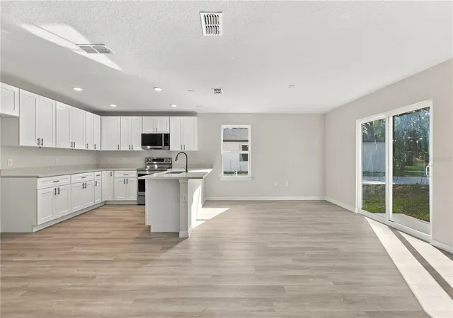 Photo 2 of Single family home for sale at 530 Palmetto St, Eustis, FL 32726 | MLS# O6453719 | Listing updated on 2026-10-30