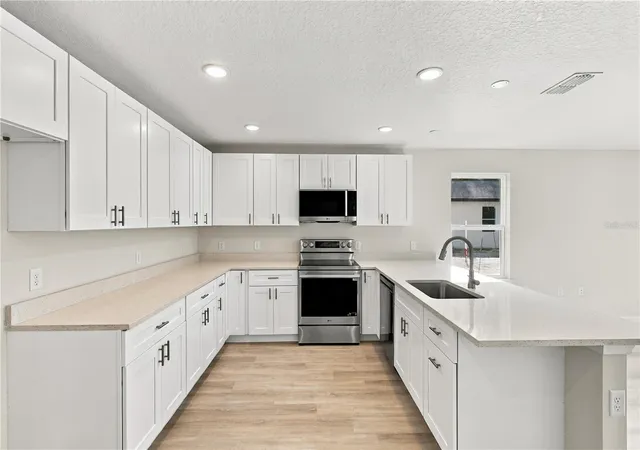 Photo 3 of Single family home for sale at 530 Palmetto St, Eustis, FL 32726 | MLS# O6453719 | Listing updated on 2026-10-30