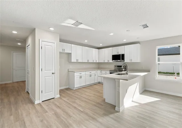 Photo 4 of Single family home for sale at 530 Palmetto St, Eustis, FL 32726 | MLS# O6453719 | Listing updated on 2026-10-30