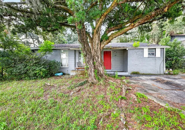 Single family home for sale at 1515 Crest Ave, LEESBURG, FL 34748 | MLS# OM734915