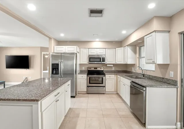 Photo 4 of Single family home for sale at 1017 Rosedale Rd, Venice, FL 34293 | MLS# C7532702 | Listing updated on 2026-10-29