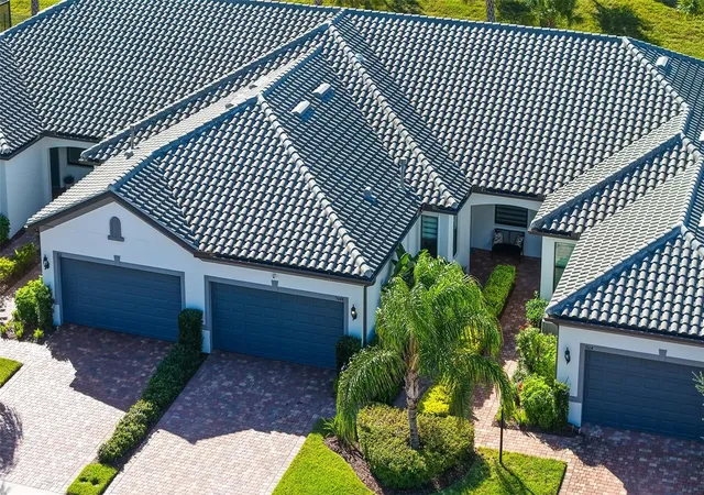 Photo 2 of House for sale at 7608 Summerland Cvs, Bradenton, FL 34202 | MLS# A4711322 | Listing updated on 2026-10-30