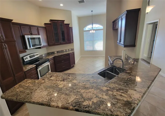 Photo 4 of Single family home for sale at 941 Mandrake St, The Villages, FL 32162 | MLS# S5160461 | Listing updated on 2026-10-30