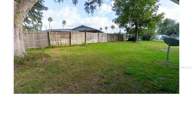 Photo 3 of Single family home for sale at 27 Emerald Dr, Ocala, FL 34472 | MLS# OM734924 | Listing updated on 2026-10-29