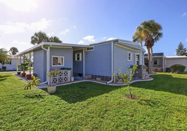 Photo 4 of Manufactured home for sale at 2100 Kings Hwy #306, Port Charlotte, FL 33980 | MLS# C7532710 | Listing updated on 2026-10-30