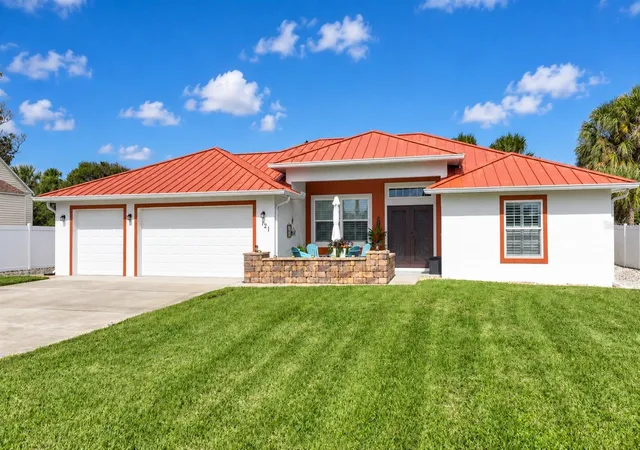 Photo 1 of Single family home for sale at 121 Harrison Rd, Daytona Beach, FL 32118 | MLS# O6453780 | Listing updated on 2026-10-30
