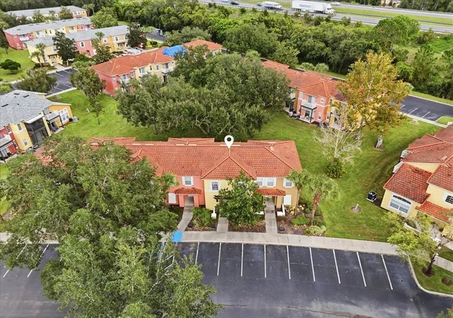 Photo 4 of Townhouse for sale at 8504 Crystal Cvs Loop, Kissimmee, FL 34747 | MLS# O6453783 | Listing updated on 2026-10-30