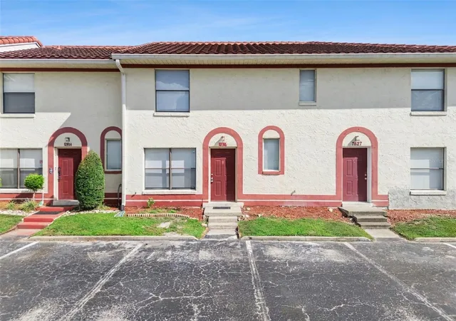 Photo 1 of Townhouse for sale at 1619 Shady Ridge Ct #256, Orlando, FL 32807 | MLS# O6453789 | Listing updated on 2026-10-31
