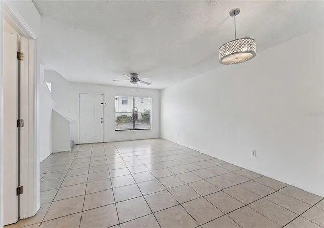 Photo 3 of Townhouse for sale at 1619 Shady Ridge Ct #256, Orlando, FL 32807 | MLS# O6453789 | Listing updated on 2026-10-31