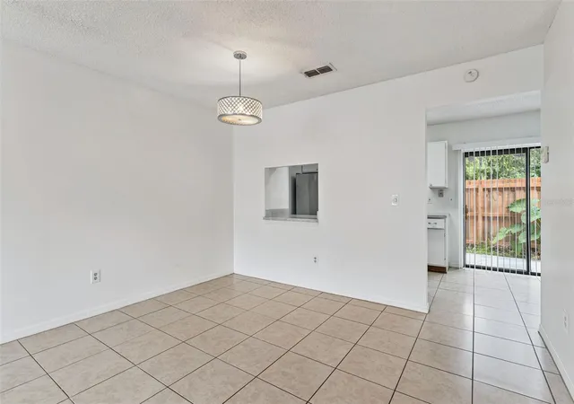 Photo 4 of Townhouse for sale at 1619 Shady Ridge Ct #256, Orlando, FL 32807 | MLS# O6453789 | Listing updated on 2026-10-31
