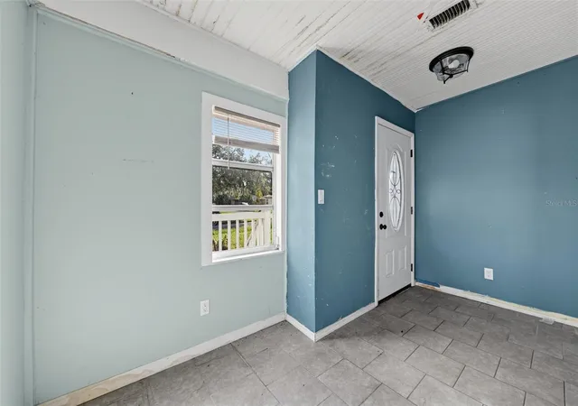 Photo 4 of Single family home for sale at 314 S Holly Ave, Sanford, FL 32771 | MLS# O6453795 | Listing updated on 2026-10-30
