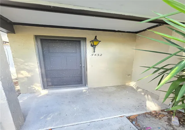 Listing Photo 2 - Condo for sale in building located at 5432 Brookswood Wy, ORLANDO, FL 32808 - Unit #1005
