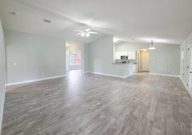 Photo 2 of Single family home for sale at 4 Llowick Ct, Palm Coast, FL 32164 | MLS# FC322464 | Listing updated on 2026-10-30