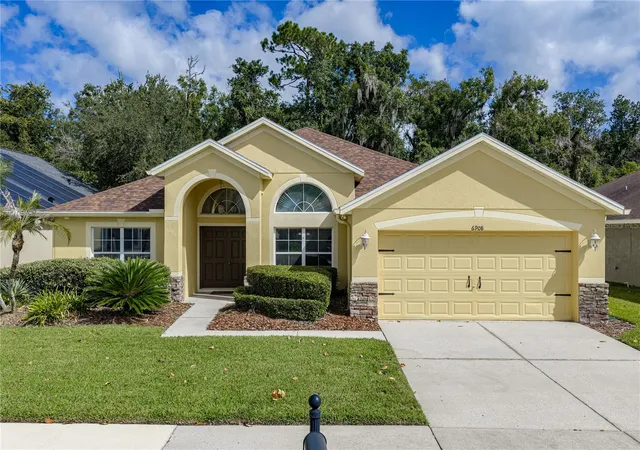 Photo 4 of Single family home for sale at 6908 Pine Springs Dr, Wesley Chapel, FL 33545 | MLS# TB8562943 | Listing updated on 2026-10-30