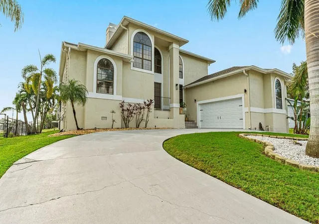 Single family home for sale at 804 Golf Is Dr, APOLLO BEACH, FL 33572 | MLS# TB8562949