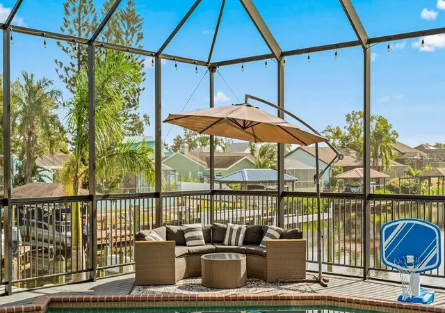 Photo 3 of Single family home for sale at 804 Golf Is Dr, Apollo Beach, FL 33572 | MLS# TB8562949 | Listing updated on 2026-10-30