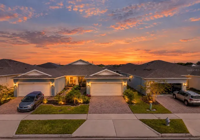 Photo 2 of House for sale at 2711 Summer Retreat Ln, Kissimmee, FL 34744 | MLS# S5160475 | Listing updated on 2026-10-31