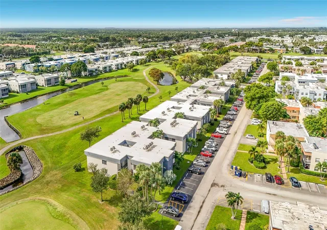Photo 4 of Condo for sale at 570 Piedmont L #0, Delray Beach, FL 33484 | MLS# W7890772 | Listing updated on 2026-10-29