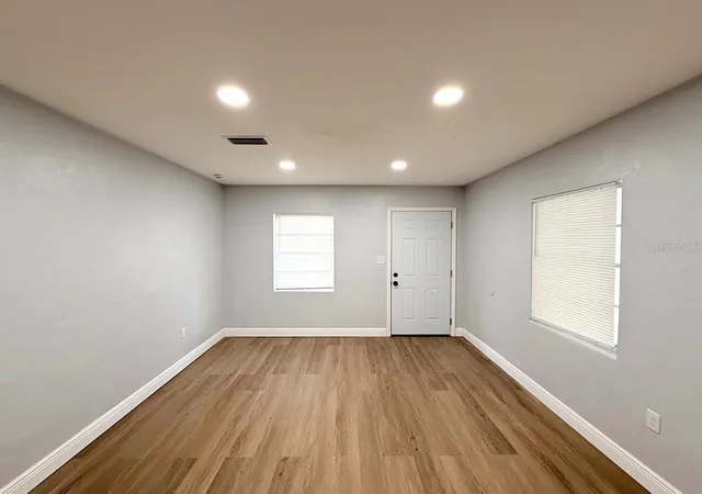 Photo 1 of Single family home for sale at 621 Westdale Ave, Orlando, FL 32805 | MLS# O6453841 | Listing updated on 2026-10-30
