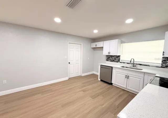 Photo 3 of Single family home for sale at 621 Westdale Ave, Orlando, FL 32805 | MLS# O6453841 | Listing updated on 2026-10-30
