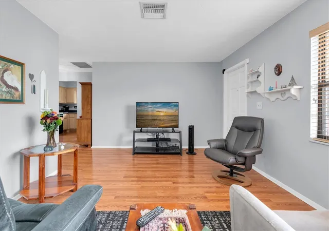 Photo 2 of Single family home for sale at 2458 17th Avenue N, Saint Petersburg, FL 33713 | MLS# TB8562989 | Listing updated on 2026-10-31