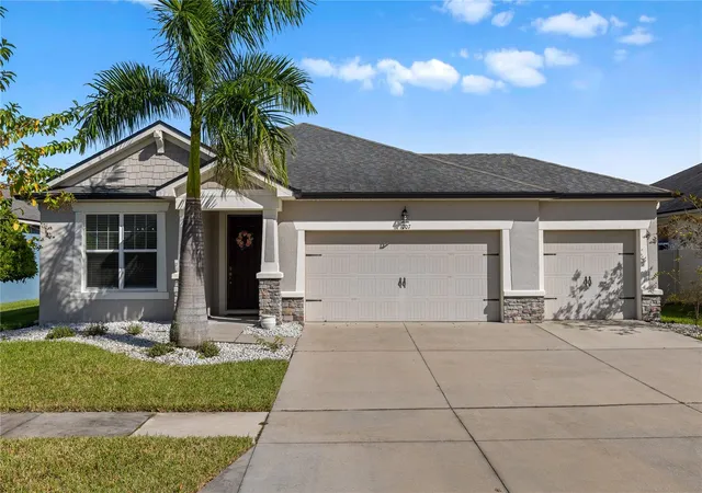 Photo 1 of Single family home for sale at 1007 Lee Shore St, Valrico, FL 33594 | MLS# TB8562994 | Listing updated on 2026-10-30