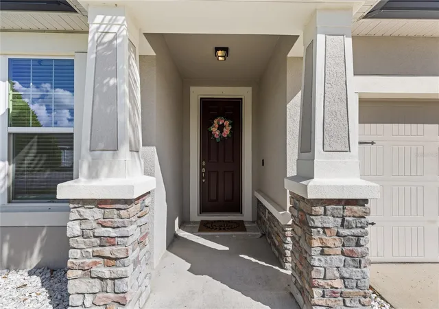 Photo 3 of Single family home for sale at 1007 Lee Shore St, Valrico, FL 33594 | MLS# TB8562994 | Listing updated on 2026-10-30