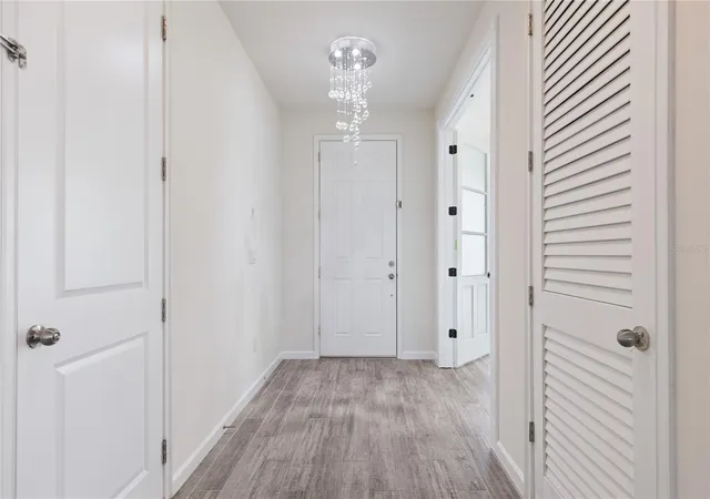 Photo 4 of Single family home for sale at 1007 Lee Shore St, Valrico, FL 33594 | MLS# TB8562994 | Listing updated on 2026-10-30