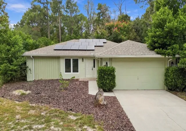 Photo 1 of Single family home for sale at 2 Sycamore Ct N, Homosassa, FL 34446 | MLS# TB8563015 | Listing updated on 2026-10-30