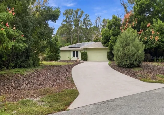Photo 2 of Single family home for sale at 2 Sycamore Ct N, Homosassa, FL 34446 | MLS# TB8563015 | Listing updated on 2026-10-30