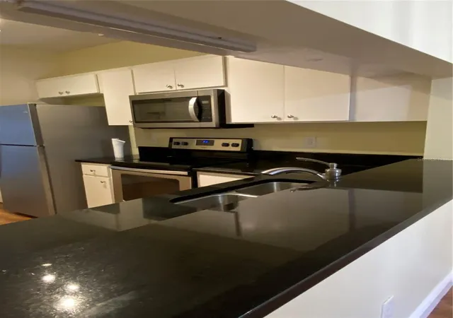 Photo 4 of Townhouse for sale at 6006 Bayside Key Dr NE #6006, Tampa, FL 33615 | MLS# TB8563017 | Listing updated on 2026-10-30
