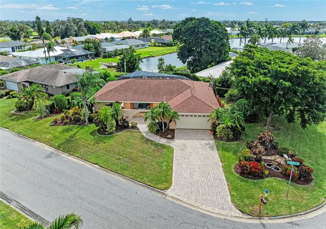 Photo 2 of Single family home for sale at 998 Gondola Ct, Venice, FL 34293 | MLS# N6146410 | Listing updated on 2026-10-31