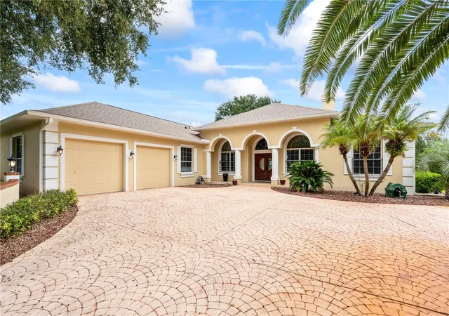 Photo 1 of Single family home for sale at 19 Lakecliff Dr, Ormond Beach, FL 32174 | MLS# FC322468 | Listing updated on 2026-10-30