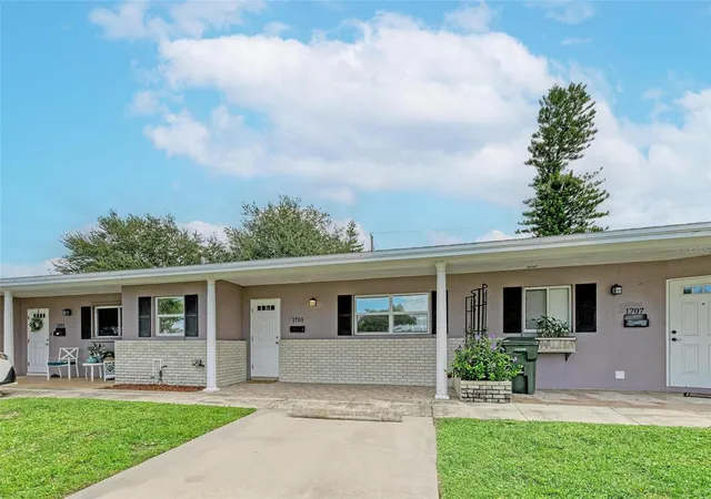 Photo 2 of Condo for sale at 1705 Bal Harbour Dr #3, Venice, FL 34293 | MLS# A4711396 | Listing updated on 2026-10-30
